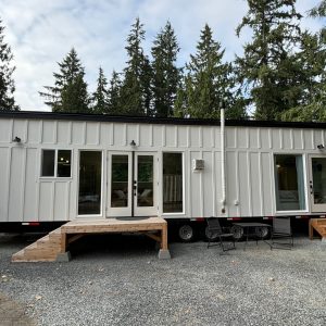 40FT TINY HOME HOME ON WHEEL WHITE