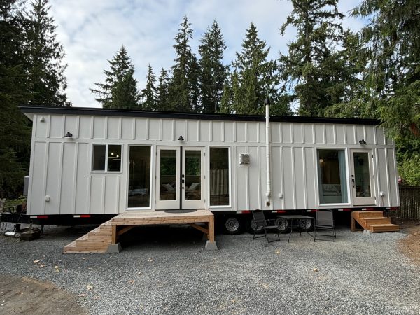 40FT TINY HOME HOME ON WHEEL WHITE