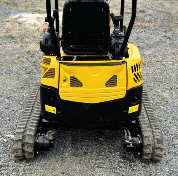 HighTop HT18 Mini Excavator – Kubota D722 Diesel - Image 9