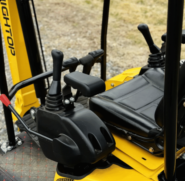 HighTop HT18 Mini Excavator – Kubota D722 Diesel - Image 8