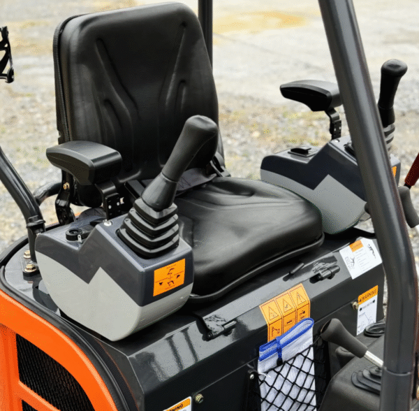 Seisan SE-12 1-ton Mini Excavator – Briggs & Stratton Gas - Image 7