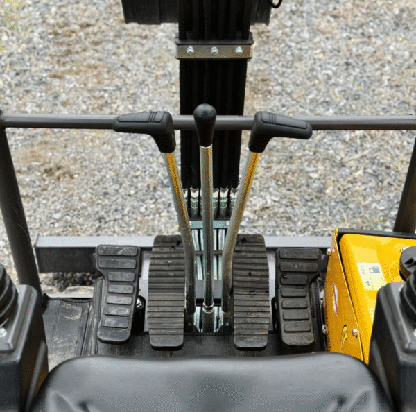 Vote VTW-18 Mini Excavator – Kubota D722 Diesel - Image 5