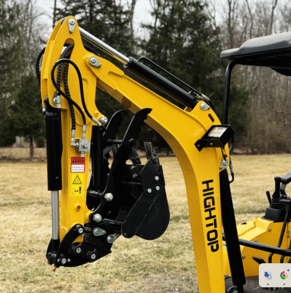 HighTop HT18 Mini Excavator – Kubota D722 Diesel - Image 2